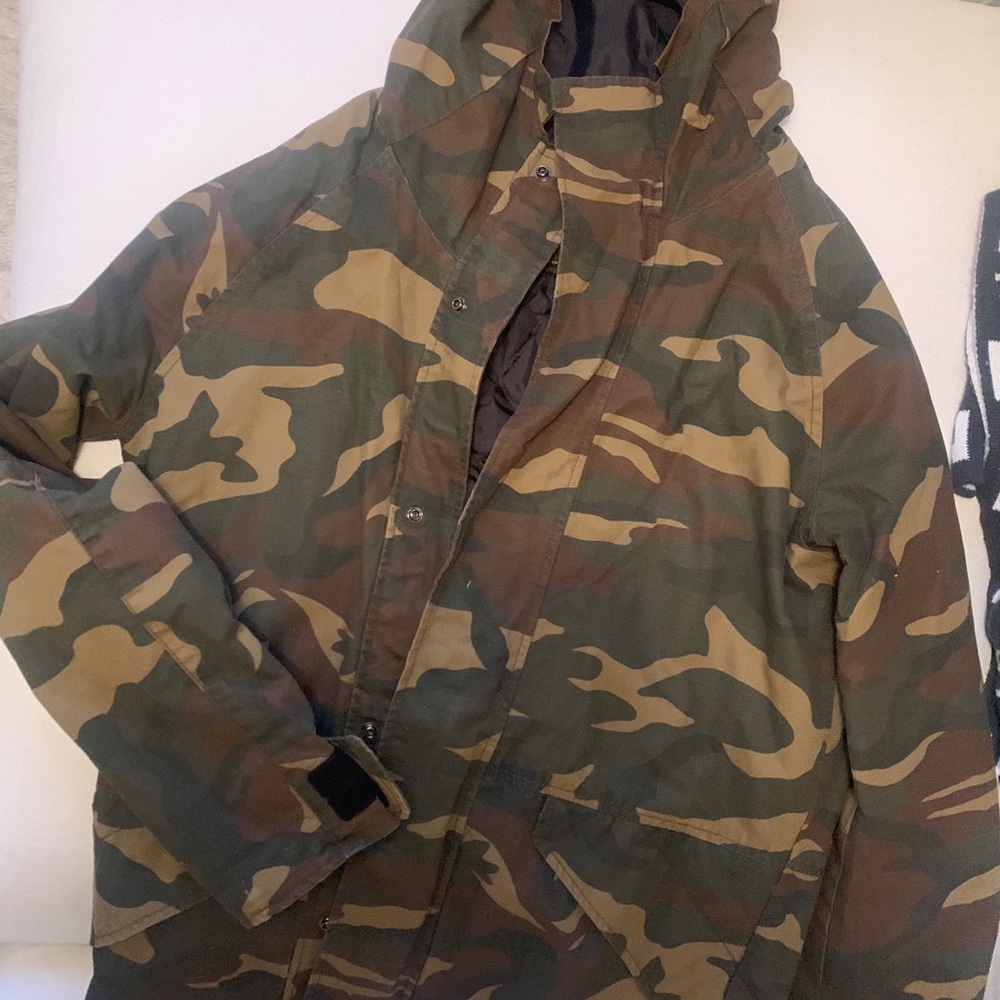 Zara men’s camouflage zip up jacket